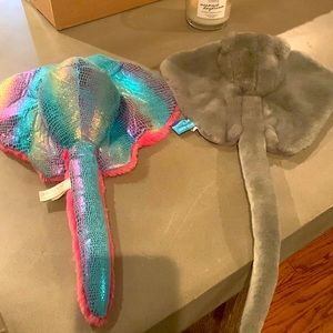 2 sting ray stuffed animals from aquariums